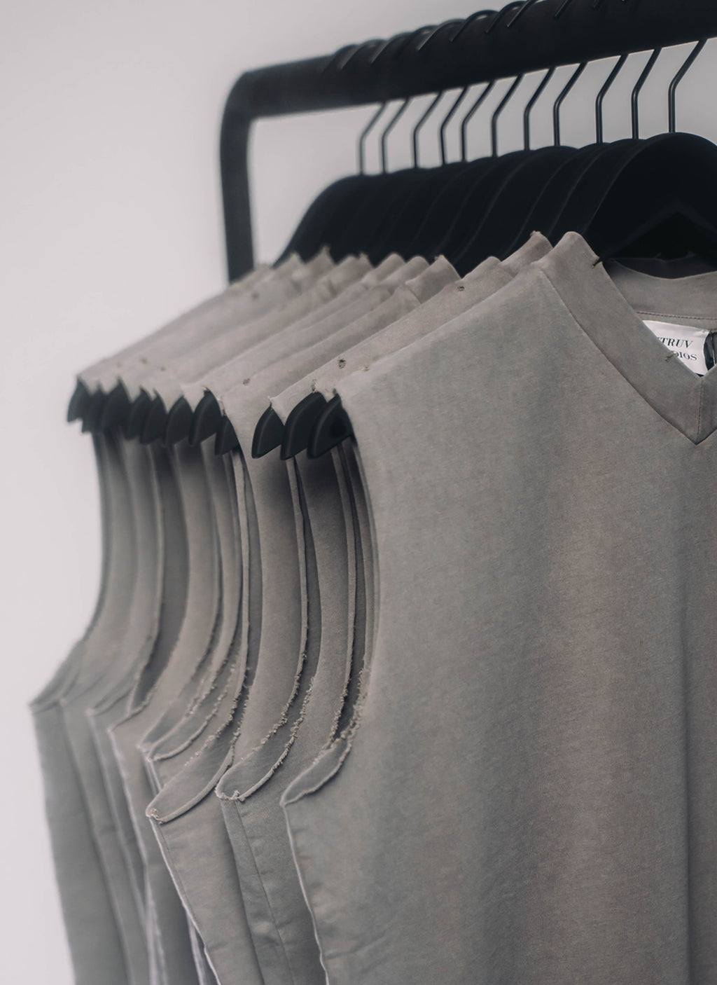 "Gloves Sleeveless" Shirt